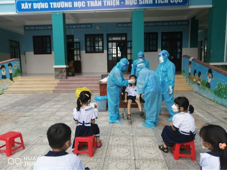 TP.HCM: Chính thức dừng học trực tiếp với học sinh lớp 1 - Ảnh 1.