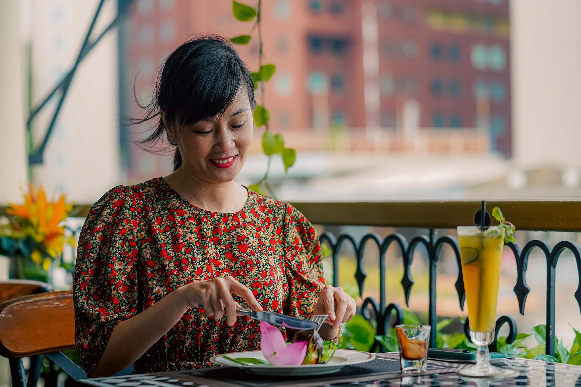 Thưởng thức bún cá rô đồng dân dã tại view ngắm sông 5 sao ở Sài Gòn - Ảnh 9.