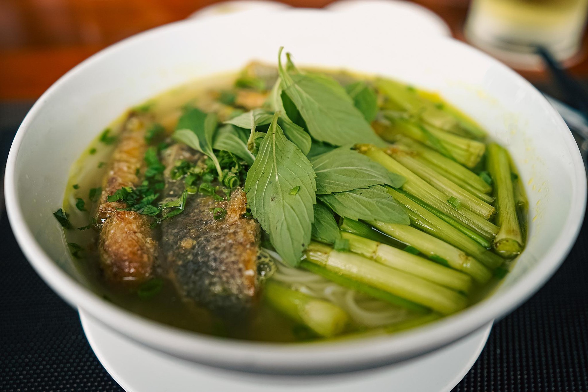 Thưởng thức bún cá rô đồng dân dã tại view ngắm sông 5 sao ở Sài Gòn - Ảnh 2.