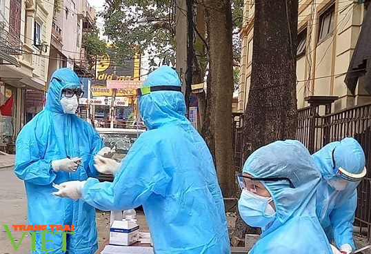 Chủ tịch UBND tỉnh Hòa Bình: Ban hành công điện khẩn, tập trung toàn lực truy vết, dập dịch Covid-19 - Ảnh 3.
