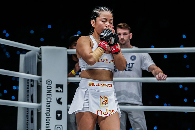 &quot;Đả nữ&quot; gốc Việt Bi Nguyễn nhận món quà bất ngờ từ &quot;ông trùm MMA&quot; - Ảnh 7.