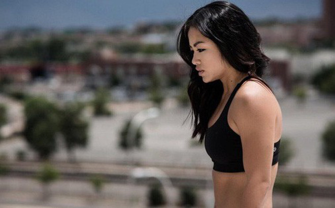 &quot;Đả nữ&quot; gốc Việt Bi Nguyễn nhận món quà bất ngờ từ &quot;ông trùm MMA&quot; - Ảnh 3.