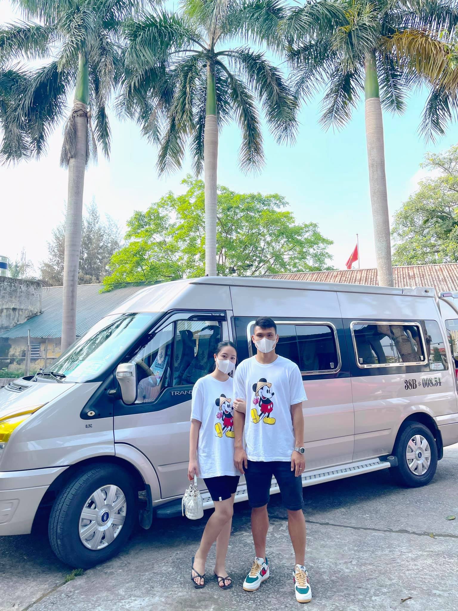 Cầu thủ “nghèo” nhất U23 Việt Nam kể “khổ” với vợ xinh - Ảnh 1.