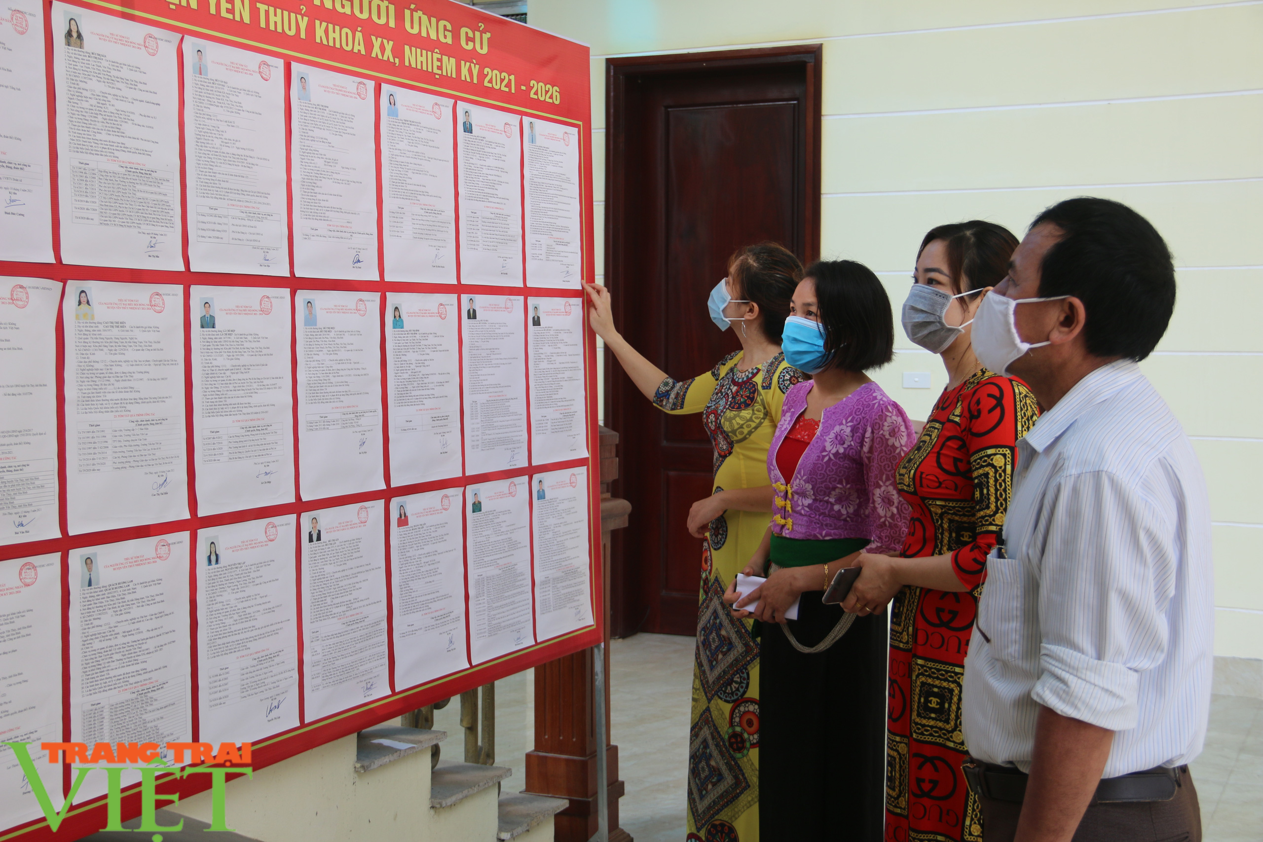 Chùm ảnh: Xứ Mường rợp bóng cờ hoa chào mừng ngày bầu cử - Ảnh 2. Chùm ảnh: Xứ Mường rợp bóng cờ hoa chào mừng ngày bầu cử - Ảnh 2.