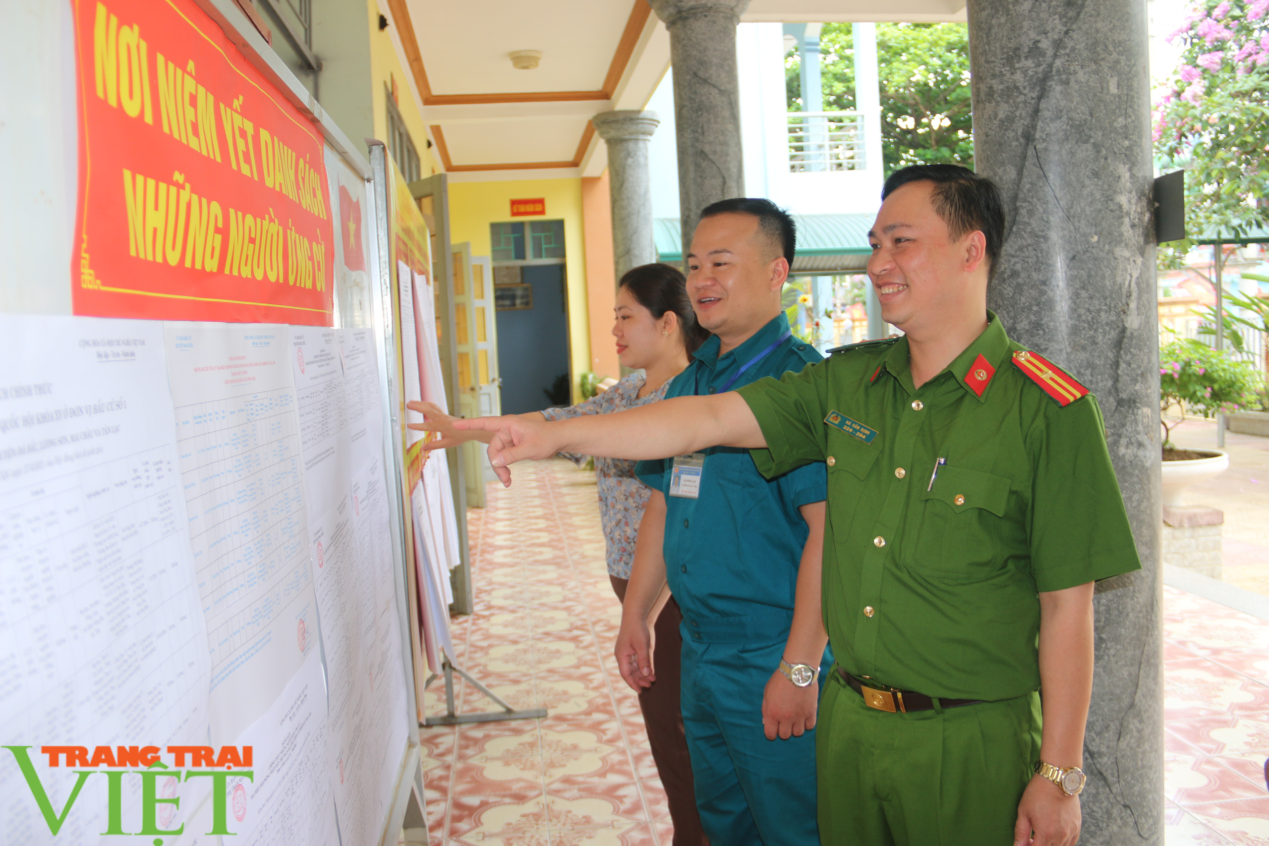 Chùm ảnh: Xứ Mường rợp bóng cờ hoa chào mừng ngày bầu cử - Ảnh 8. Chùm ảnh: Xứ Mường rợp bóng cờ hoa chào mừng ngày bầu cử - Ảnh 8.