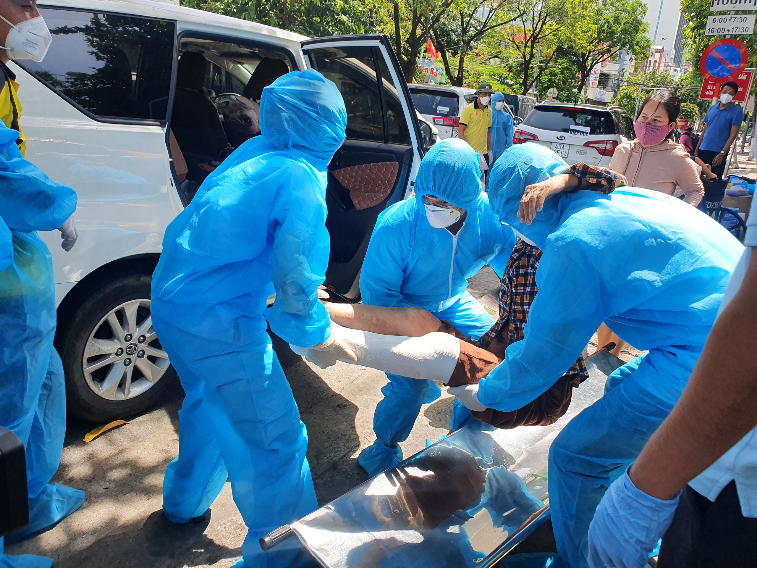 Đà Nẵng chi viện 1 tỷ đồng giúp Lào phòng, chống dịch Covid-19 - Ảnh 1.