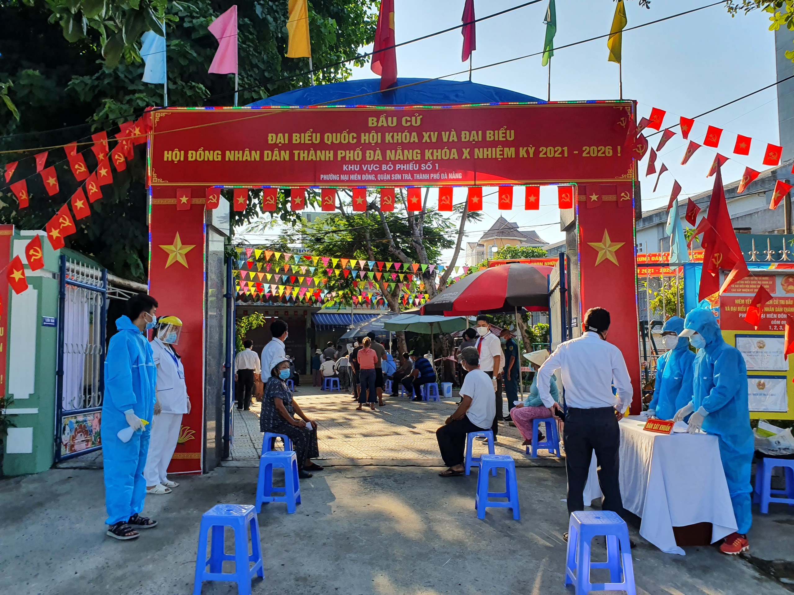 Cử tri Đà Nẵng: &quot;Bao giờ cảm xúc cũng khó tả như lần đầu&quot; - Ảnh 2.