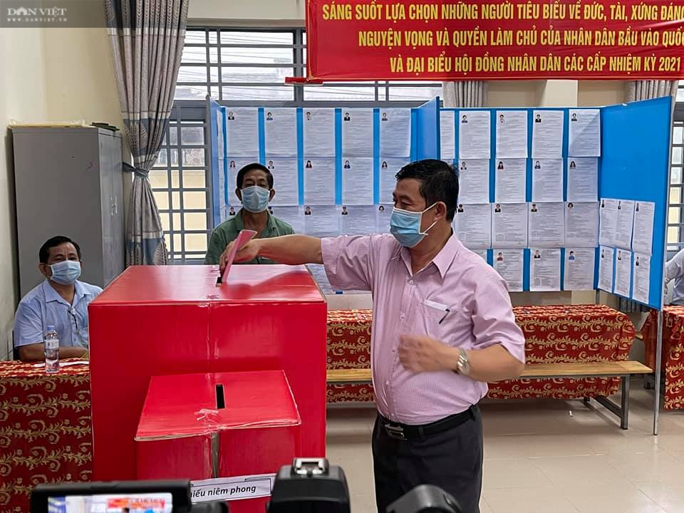 TRỰC TIẾP: Đại tá công an hơn 90 tuổi vượt 80km về Hà Nội bỏ phiếu bầu cử - Ảnh 1.