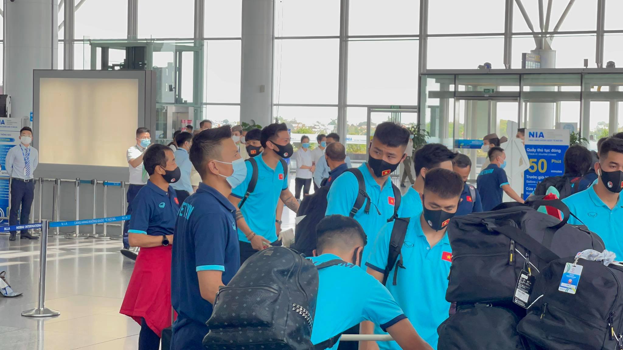 ĐT Việt Nam mang 1 tấn hành lý sang UAE  - Ảnh 3.