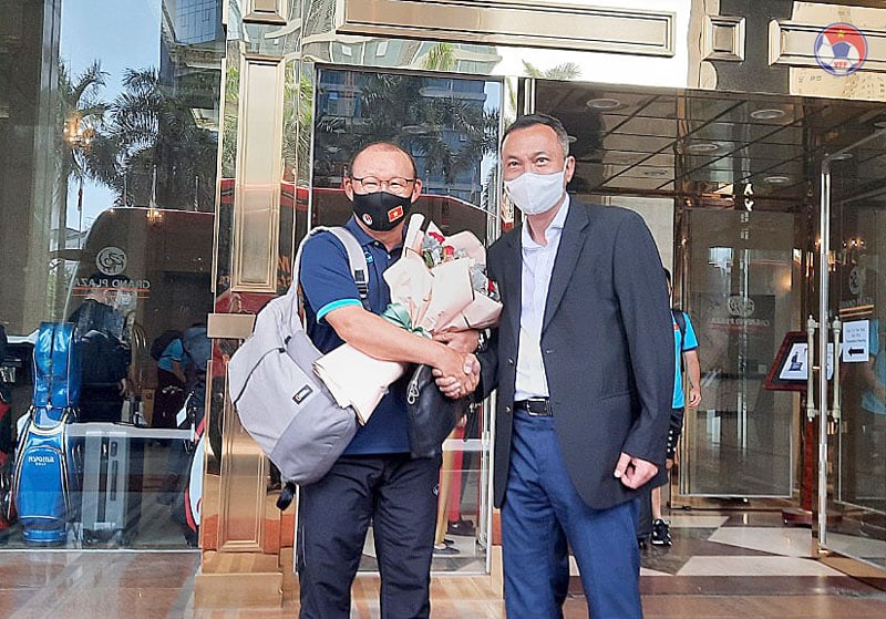 ĐT Việt Nam mang hơn 1 tấn hành lý sang UAE  - Ảnh 1.