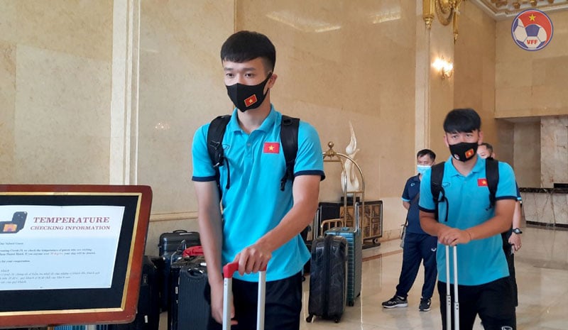 ĐT Việt Nam mang hơn 1 tấn hành lý sang UAE  - Ảnh 11.