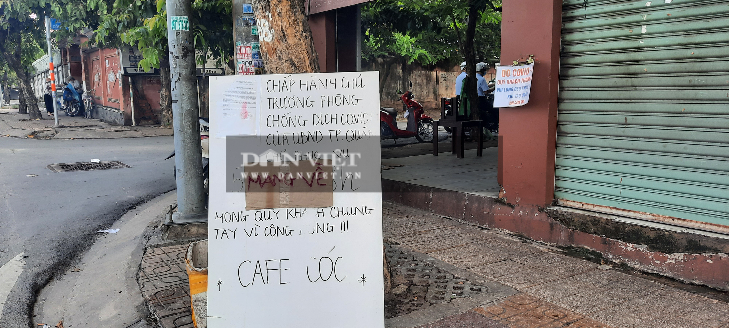 Chùm ảnh: Hàng quán tại TP.HCM chỉ “bán mang về”, “không tiếp khách tại bàn” để chung tay phòng chống dịch COVID- 19 - Ảnh 11.