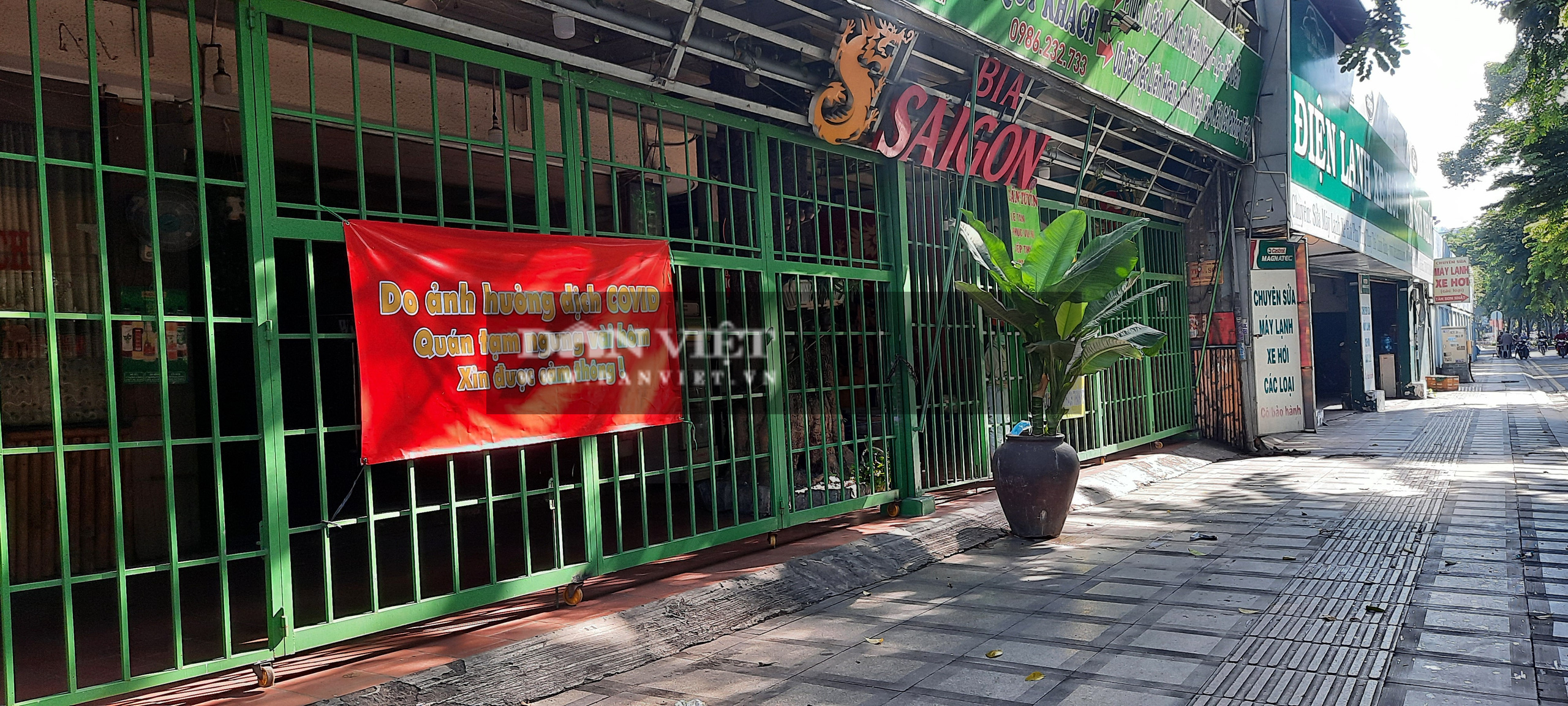 Chùm ảnh: Hàng quán tại TP.HCM chỉ “bán mang về”, “không tiếp khách tại bàn” để chung tay phòng chống dịch COVID- 19 - Ảnh 15.