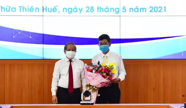 TT-Huế: Bổ nhiệm lãnh đạo chủ chốt các Sở Công Thương, TT&TT và Văn phòng UBND tỉnh  - Ảnh 1.