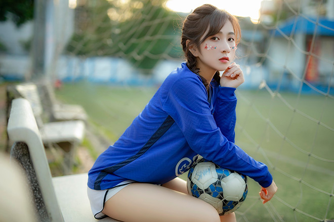 Hotgirl cuồng Chelsea hứa tung ảnh &quot;nóng&quot; - Ảnh 4.