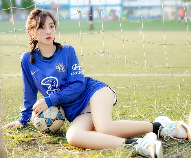 Hotgirl cuồng Chelsea hứa tung ảnh &quot;nóng&quot; - Ảnh 8.