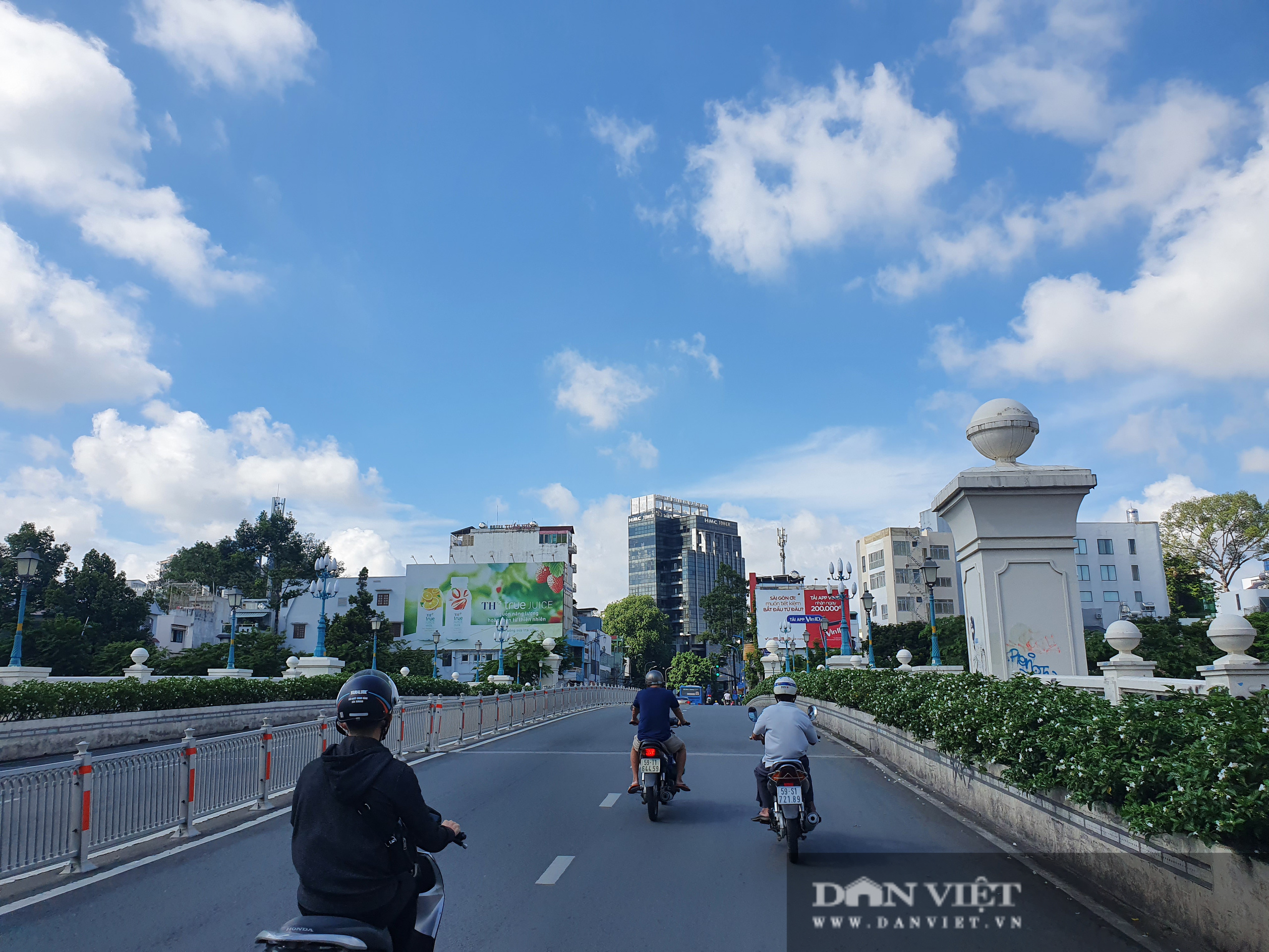Phát hiện hơn trăm ca Covid-19 liên quan Hội thánh truyền giáo Phục Hưng, đường sá TP.HCM vắng tanh - Ảnh 7.