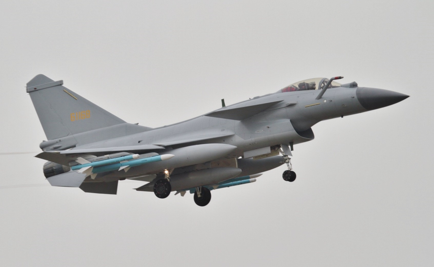 Điều gì xảy ra khi F-35 Mỹ và J-10 Trung Quốc xông vào hỗn chiến? - Ảnh 2.