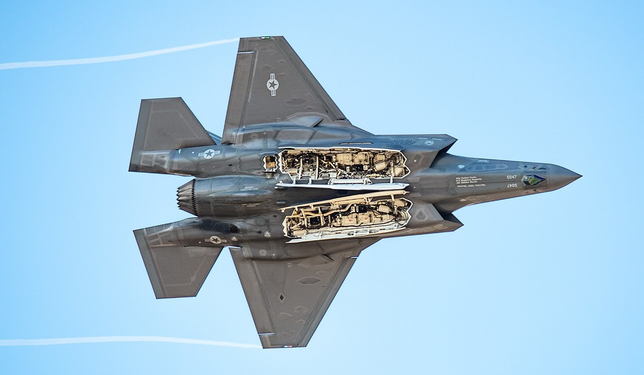 Điều gì xảy ra khi F-35 Mỹ và J-10 Trung Quốc xông vào hỗn chiến? - Ảnh 10.