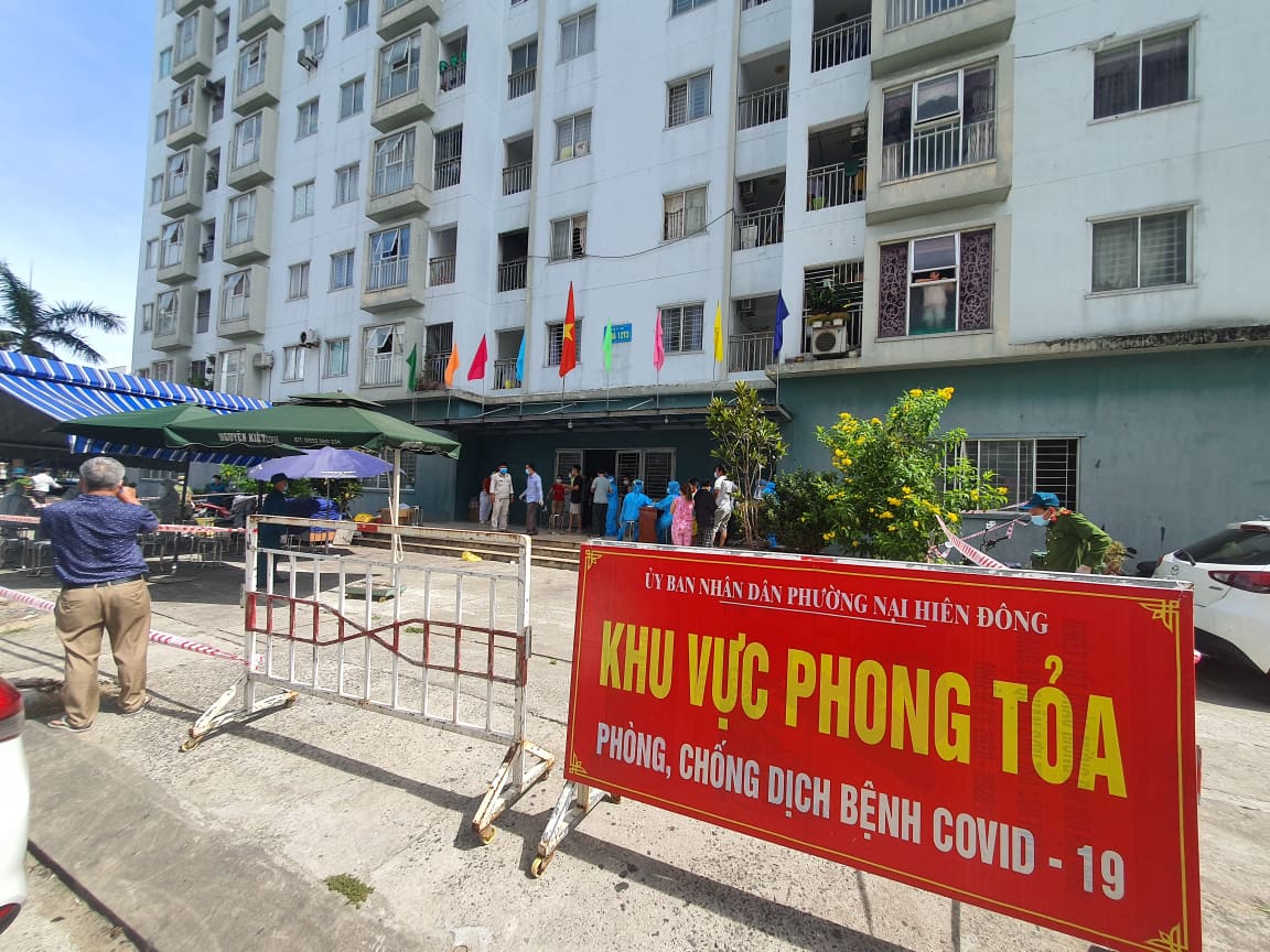 Đà Nẵng: Giảm 50% số cán bộ công chức tại Trung tâm Hành chính  - Ảnh 2.