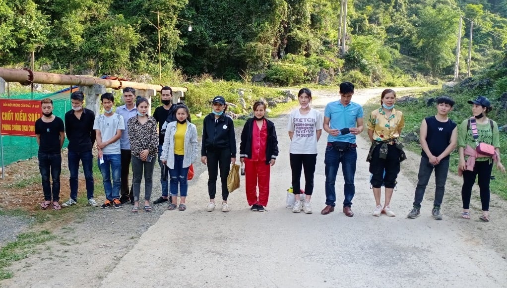 Cao Bằng: “Nóng” tình trạng công dân nhập cảnh trái phép từ Trung Quốc về nước - Ảnh 4.