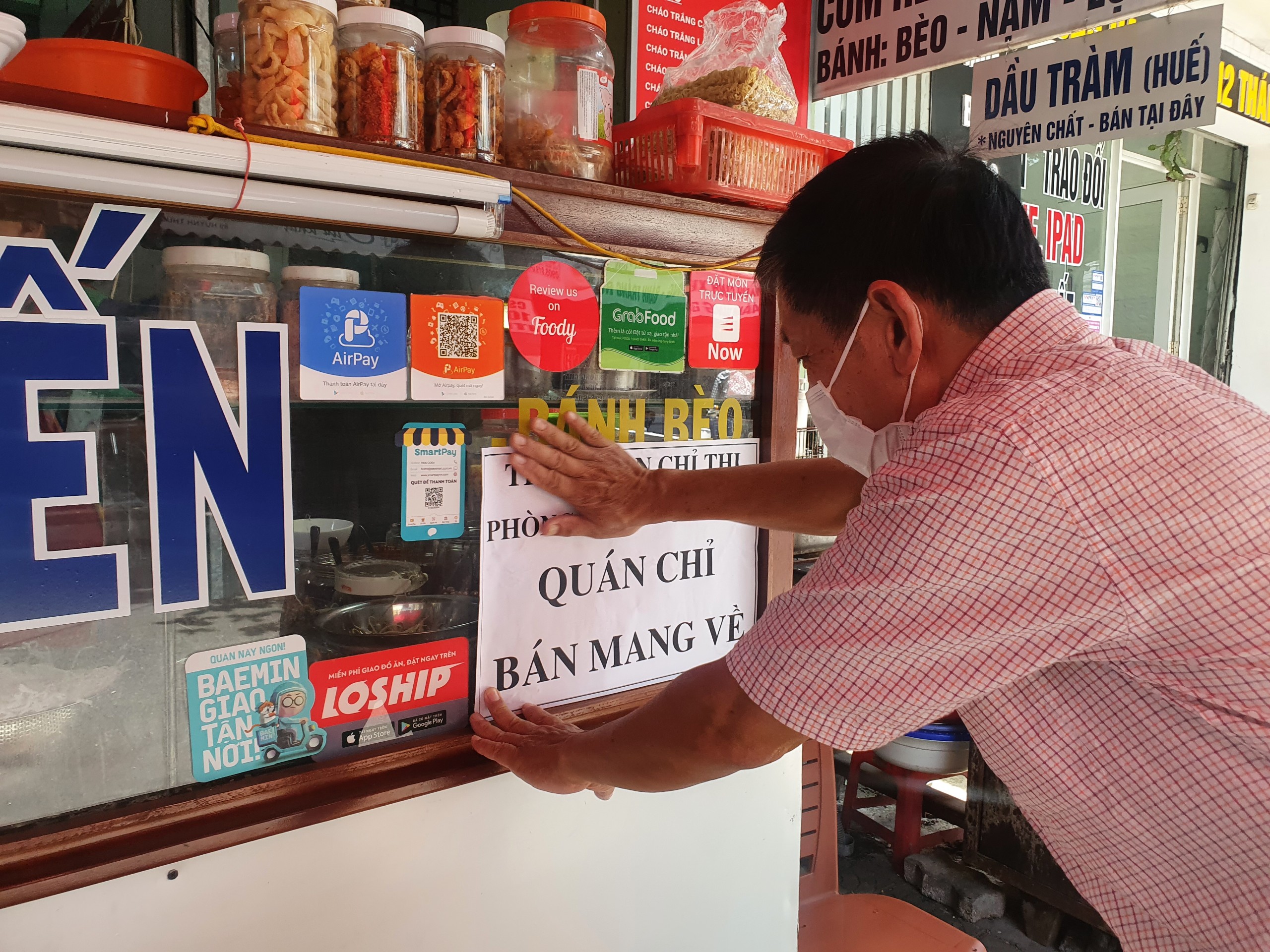  Đà Nẵng: Hàng quán &quot;vui vẻ&quot; đóng cửa phòng dịch - Ảnh 4.
