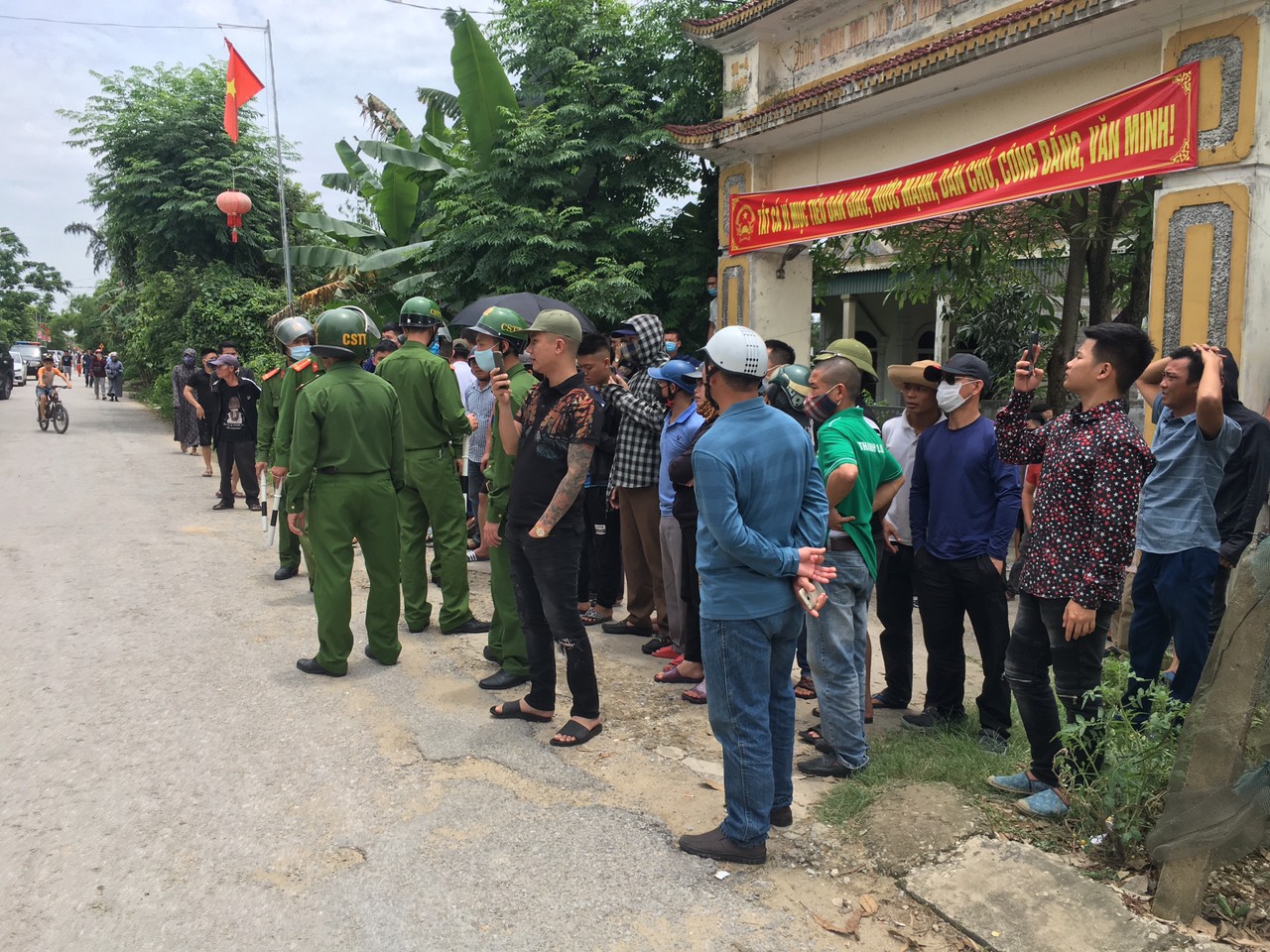 Vụ dùng súng bắn chết 2 người ở Nghệ An: Nguyên nhân mâu thuẫn và khẩu súng quân dụng &quot;chết người&quot;   - Ảnh 2.