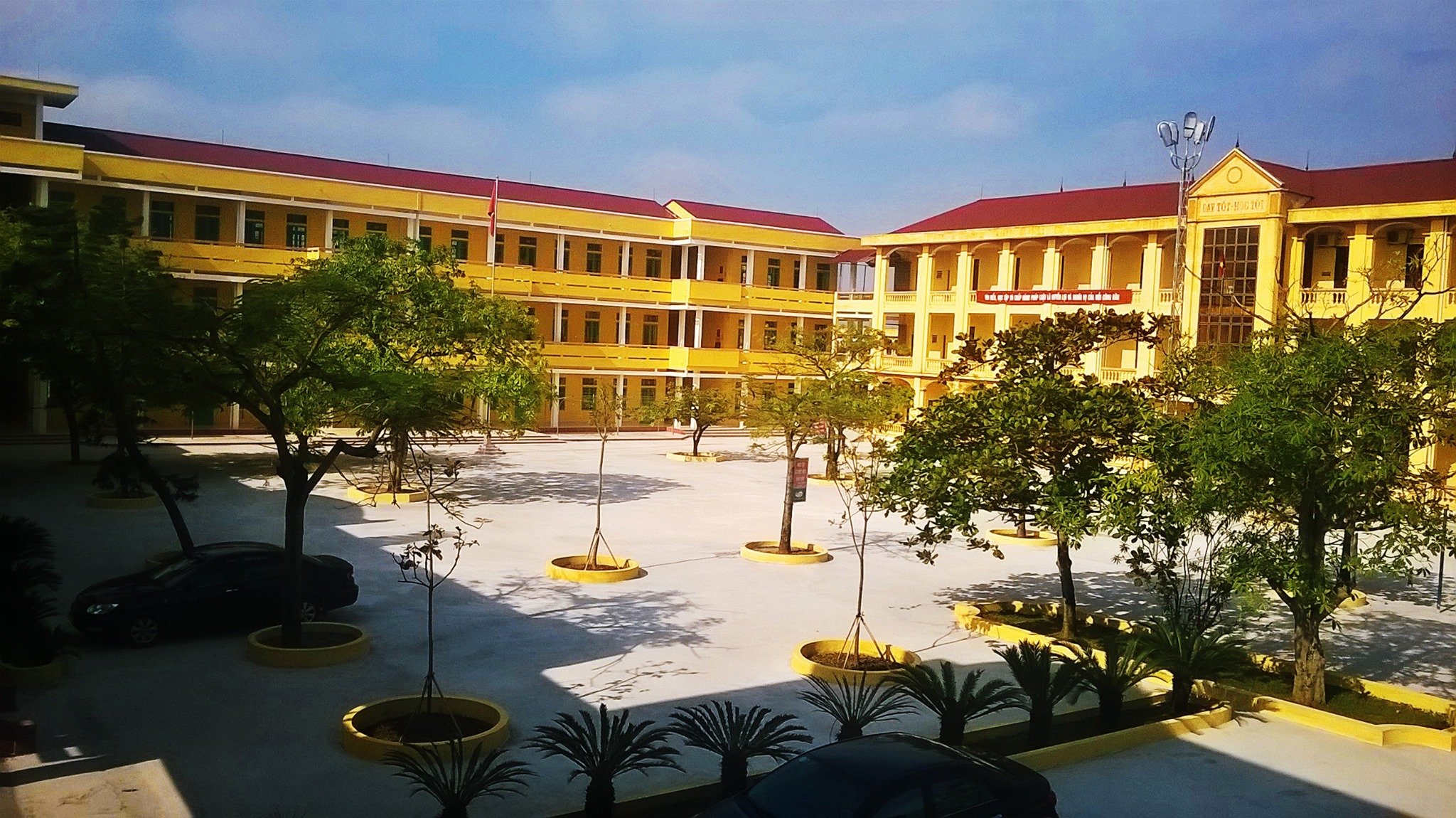 Nghẹn ngào tâm thư thầy Hiệu trưởng khi có học sinh mắc Covid-19: &quot;Nước mắt thầy đã chảy&quot; - Ảnh 1.