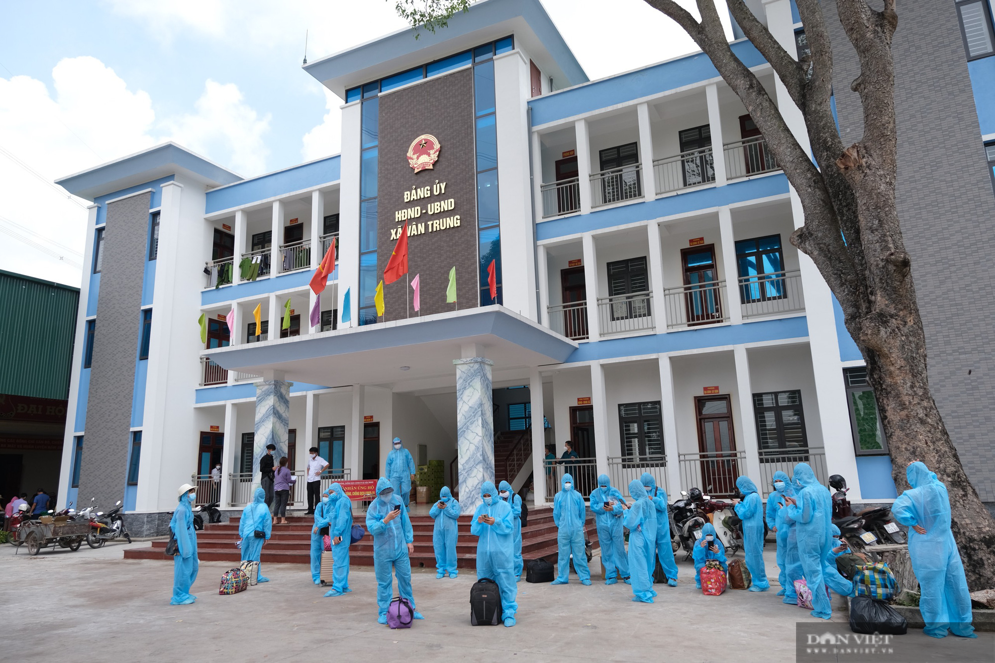 Ảnh: Lạng Sơn đón 1.062 công nhân từ tâm dịch Bắc Giang về địa phương - Ảnh 1.