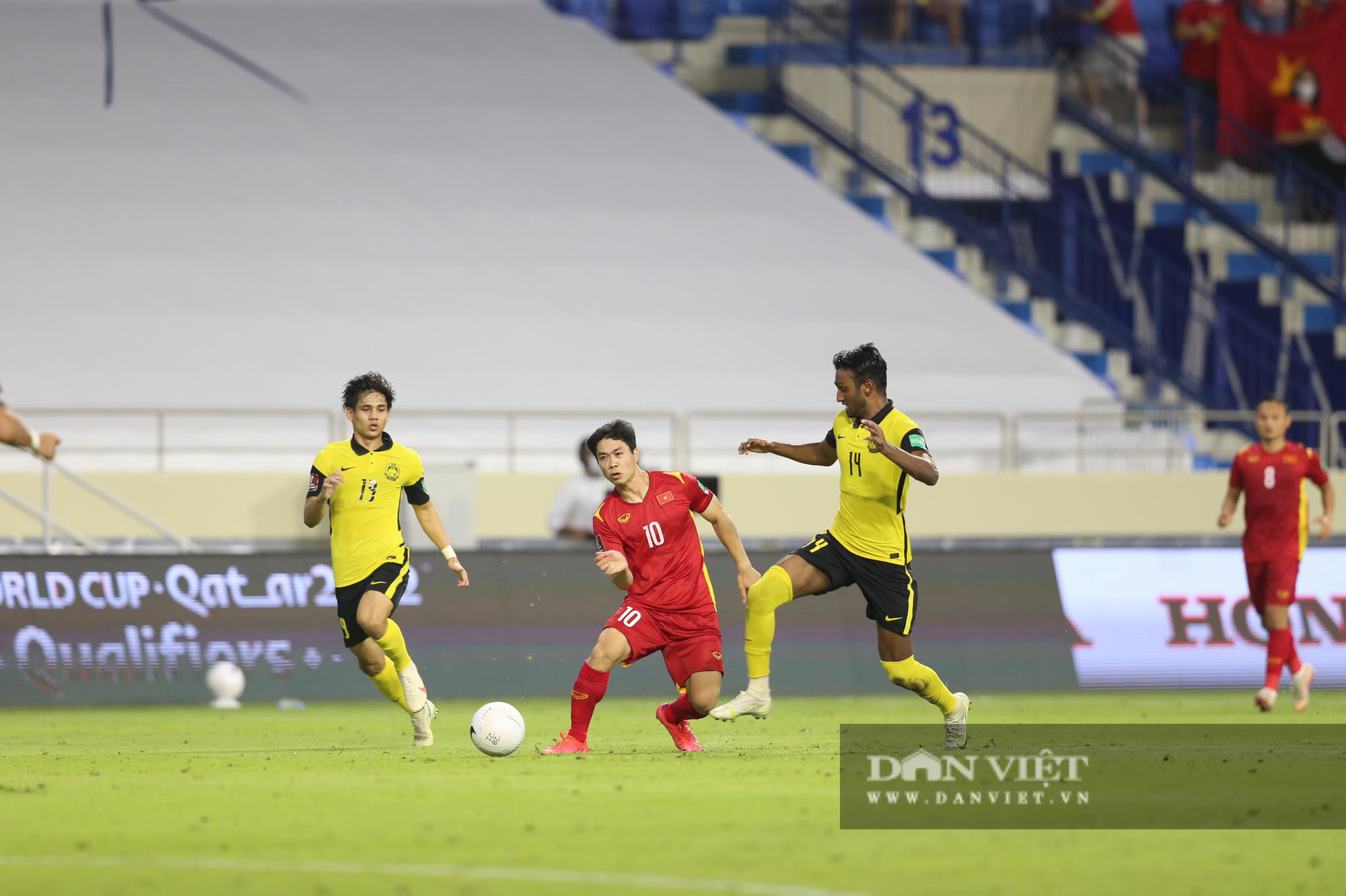 Những hình ảnh của trận chiến ngẹt thở giữa ĐT Việt Nam và Malaysia - Ảnh 1.