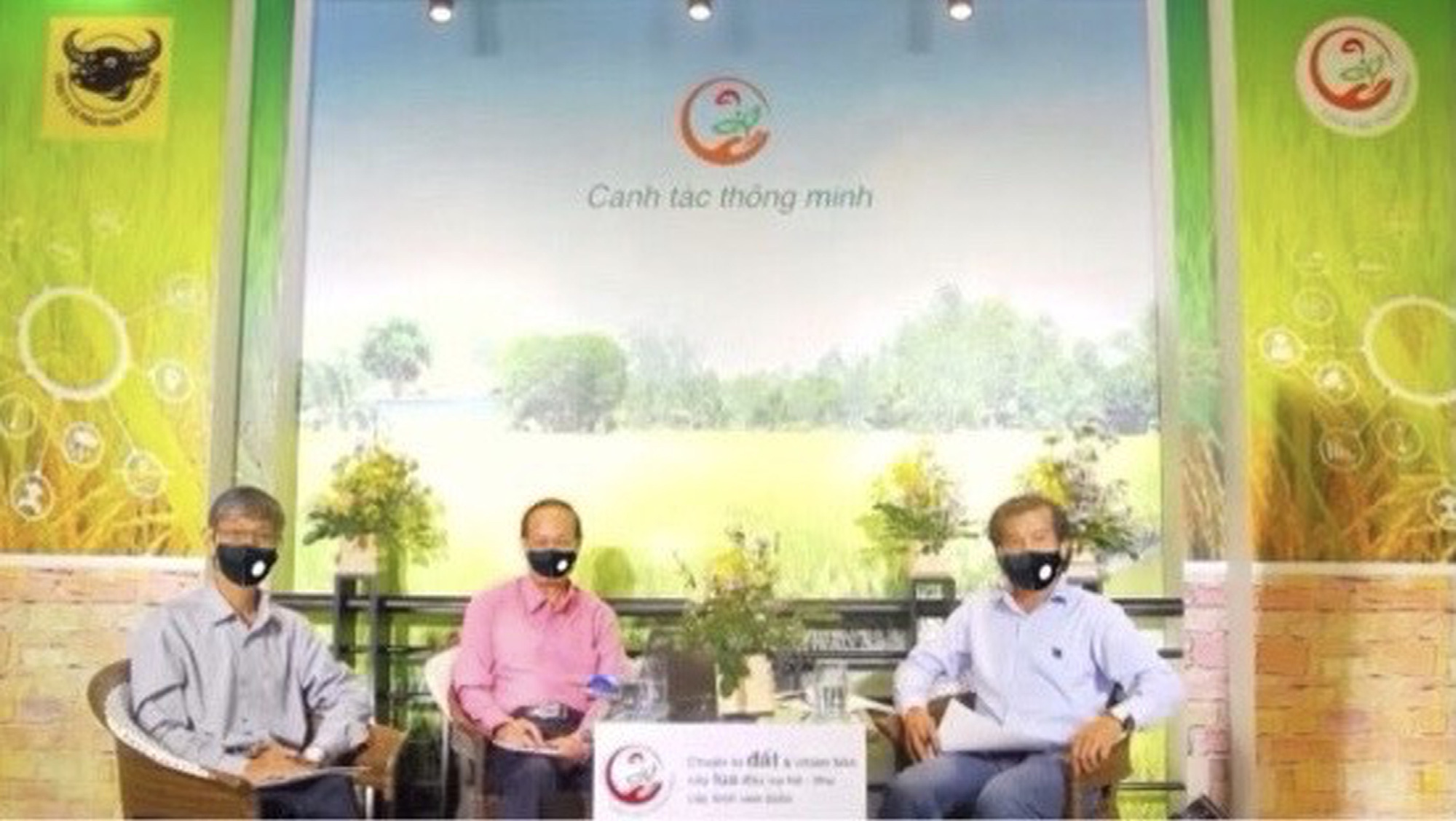 Tư vấn trực tuyến – một cách làm hay để chuyển giao kỹ thuật canh tác cho nông dân trồng lúa vùng ĐBSCL - Ảnh 1.