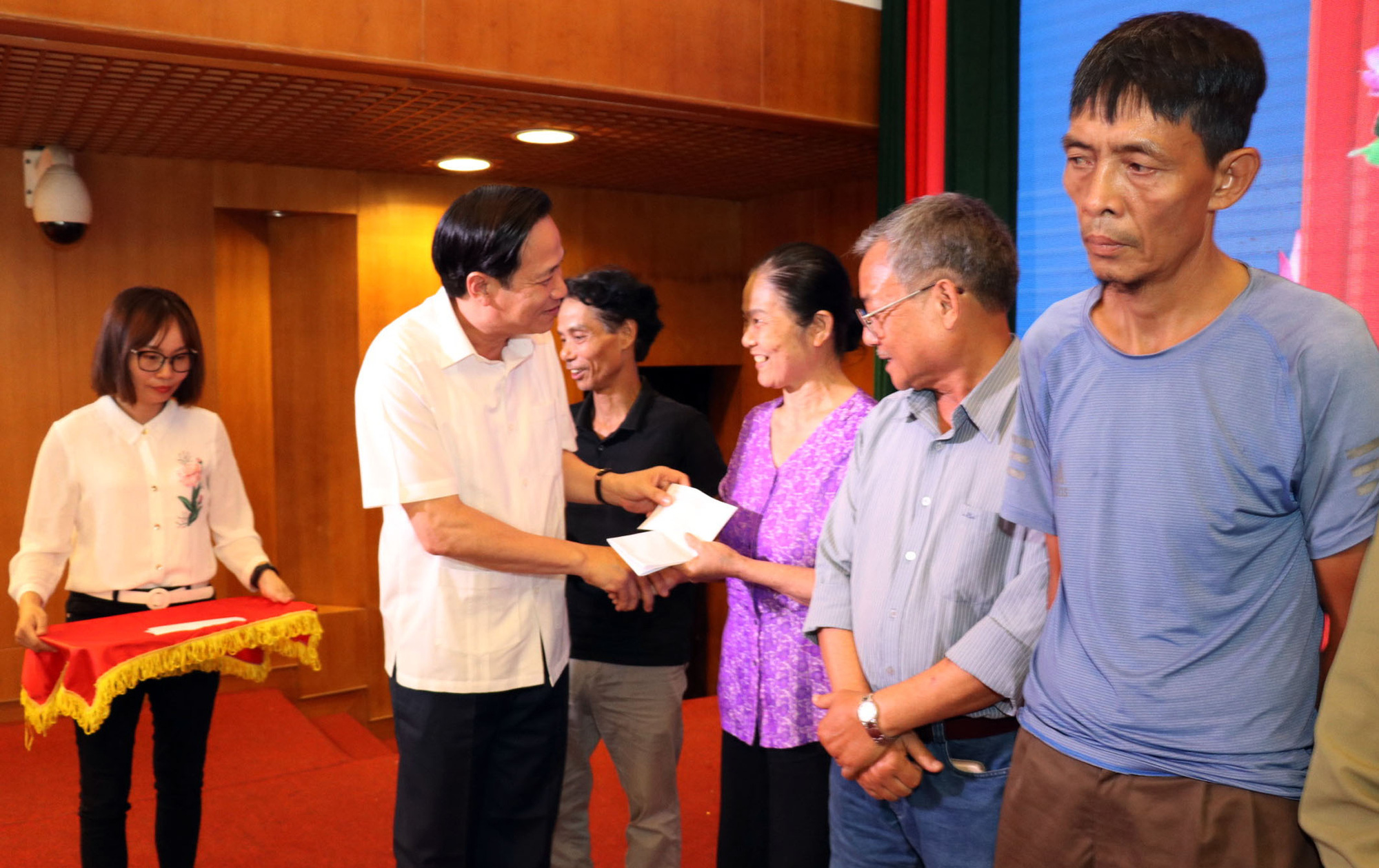 Hỗ trợ ứng phó dịch Covid-19: Gói 1 chưa xong, gói 2 khó triển khai? - Ảnh 2.