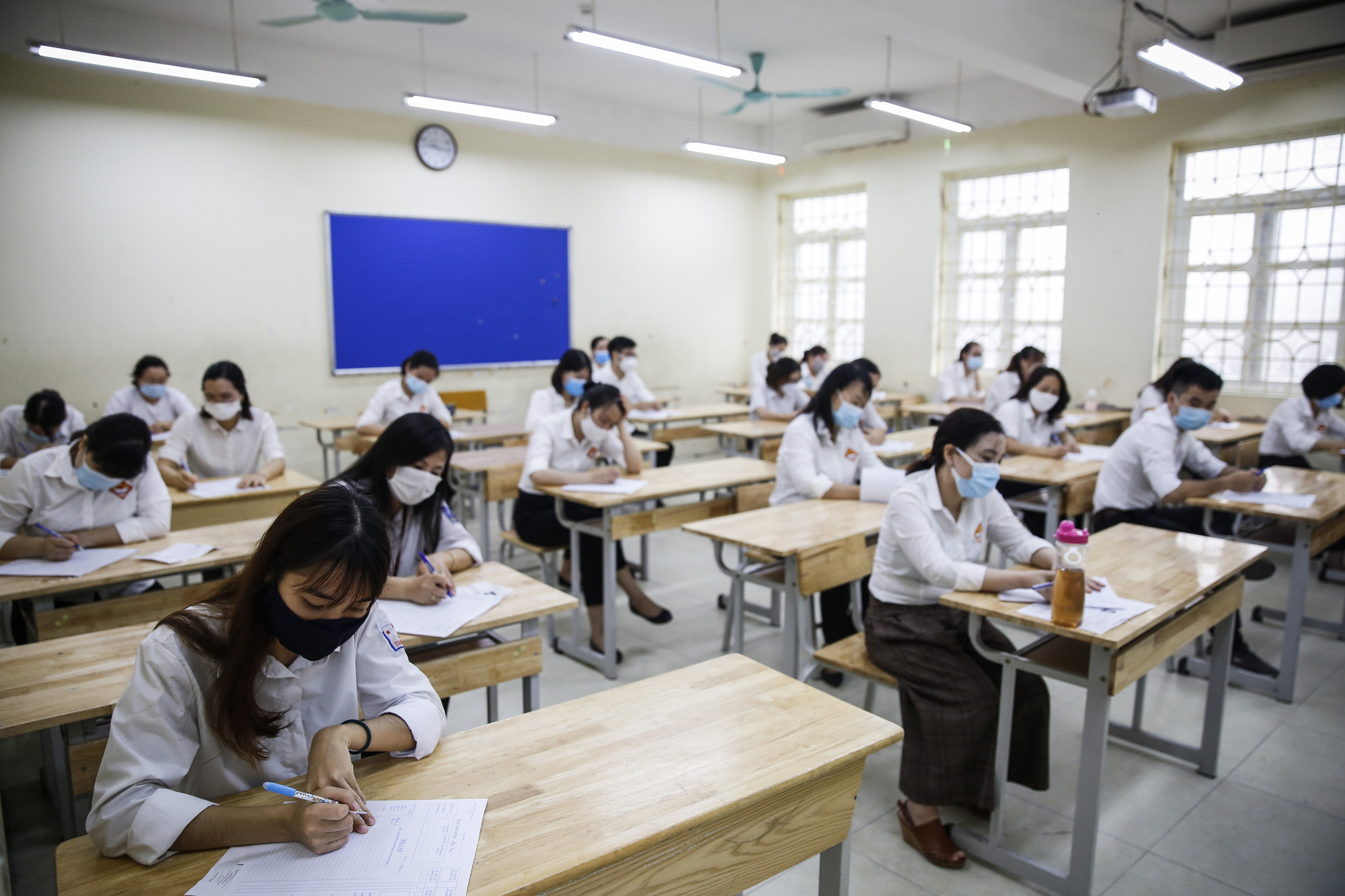 Thi tốt nghiệp THPT 2021 sẽ có 2 đợt, Bộ GD-ĐT sẽ chia như thế nào? - Ảnh 1.