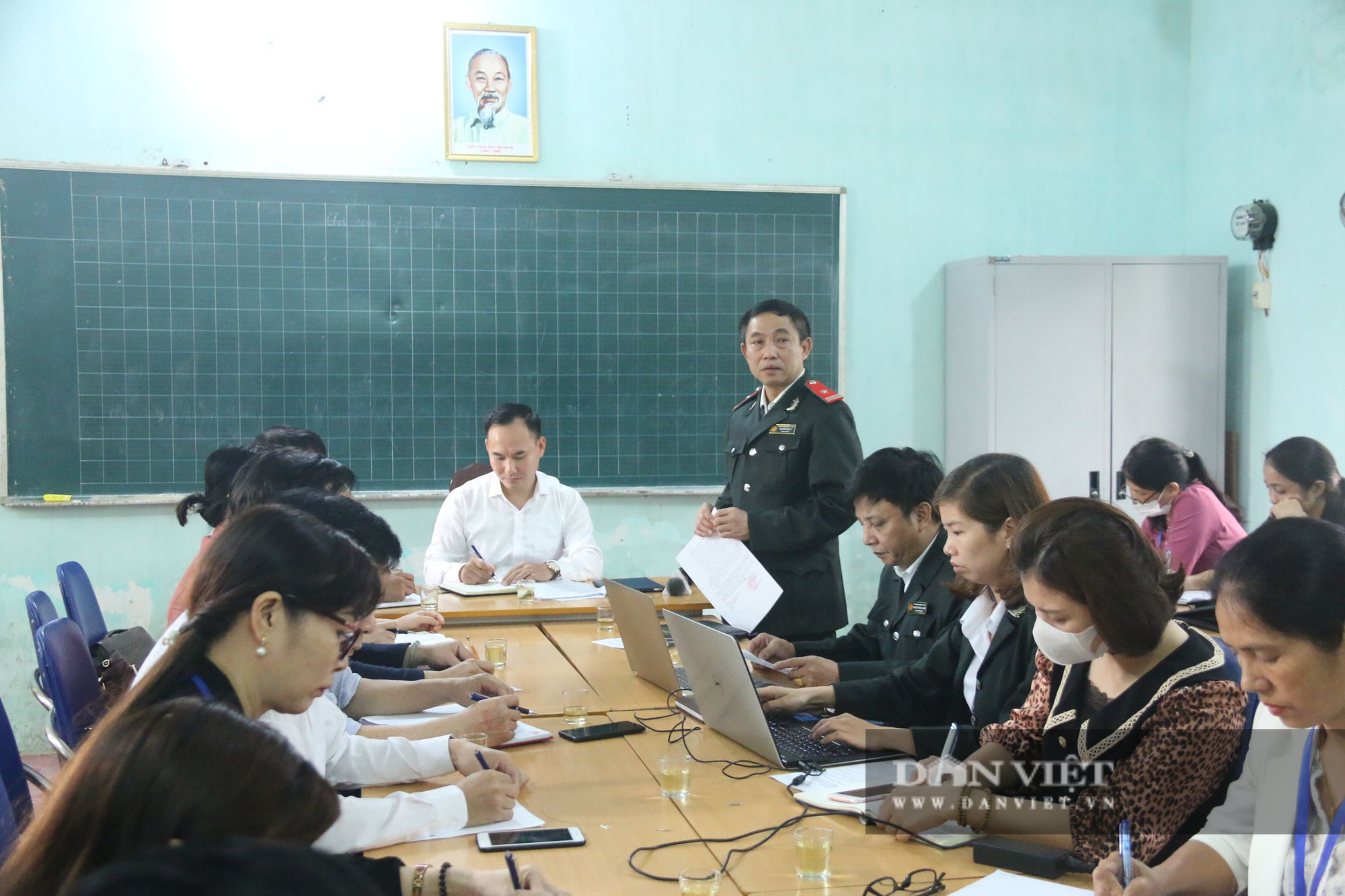 Lãnh đạo huyện Quốc Oai nói gì về thông tin học sinh cầm gậy đánh cô Nguyễn Thị Tuất chưa đủ cơ sở? - Ảnh 2.