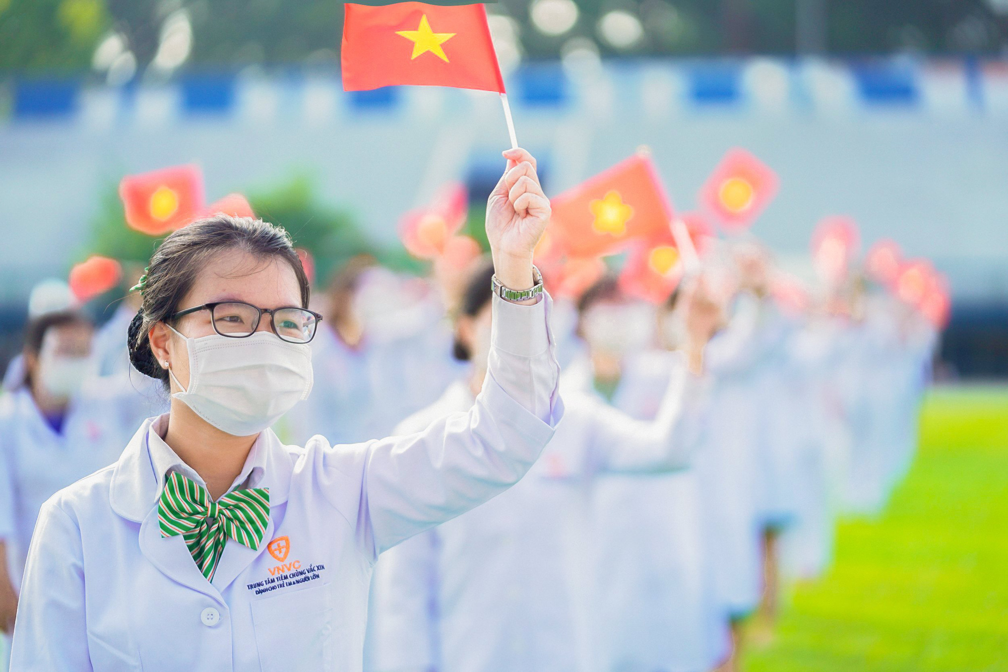 350 bác sĩ, điều dưỡng giỏi của VNVC tham gia chiến dịch tiêm chủng lịch sử - Ảnh 2.
