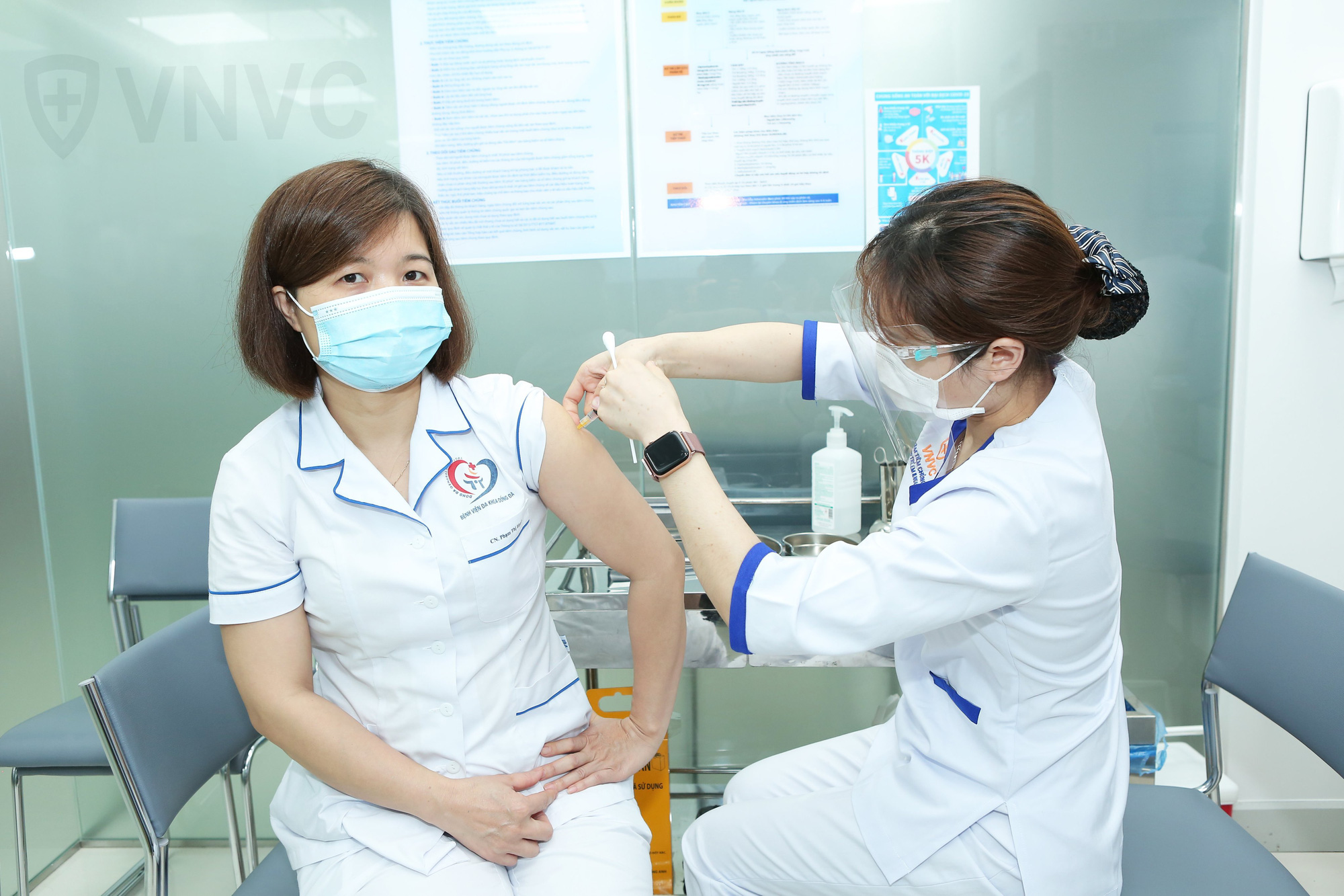 350 bác sĩ, điều dưỡng giỏi của VNVC tham gia chiến dịch tiêm chủng lịch sử - Ảnh 4.