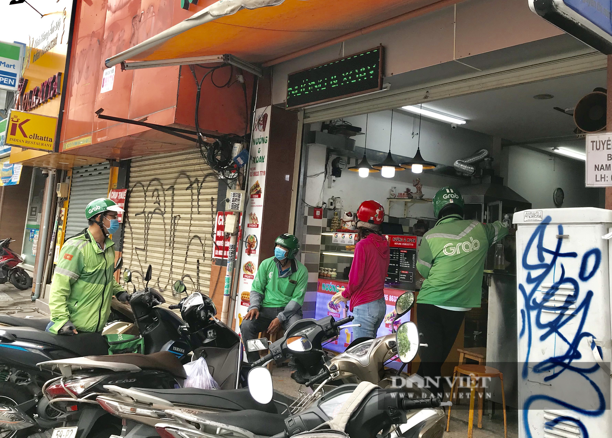 TP.HCM: Taxi công nghệ nghỉ dịch, tài xế Grab, Be… lo mắc Covid-19, có được hãng hỗ trợ? - Ảnh 1.
