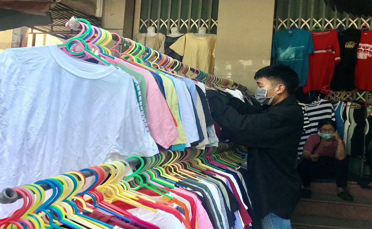 Nghề kinh doanh hàng bành và bí quyết “hái ra tiền” - Ảnh 3. Nghề kinh doanh hàng bành và bí quyết “hái ra tiền” - Ảnh 3.