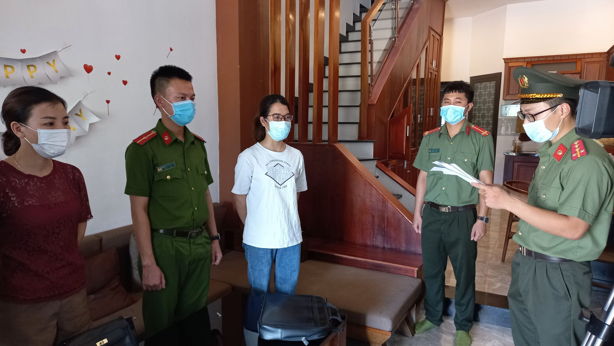 Đà Nẵng: Khởi tố, bắt tạm giam phiên dịch viên tiếng Trung “tiếp tay” người nhập cảnh trái phép - Ảnh 1.