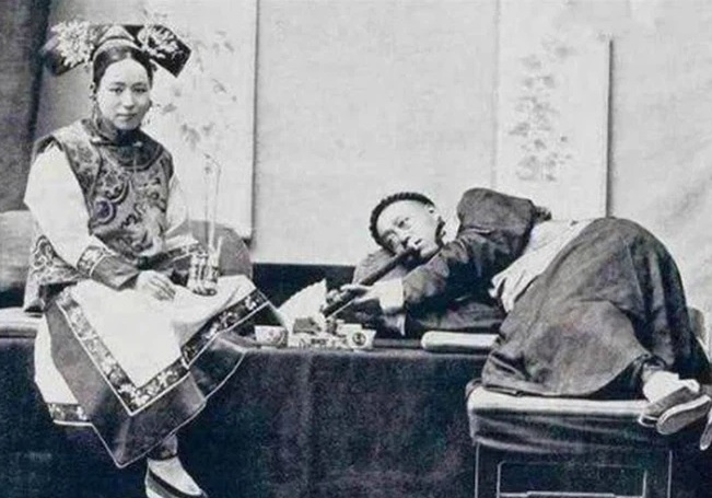 Từ Hi Thái hậu đã làm những gì mà nạn hút thuốc phiện dưới thời mạt Thanh lại trầm trọng đến vậy? - Ảnh 2.