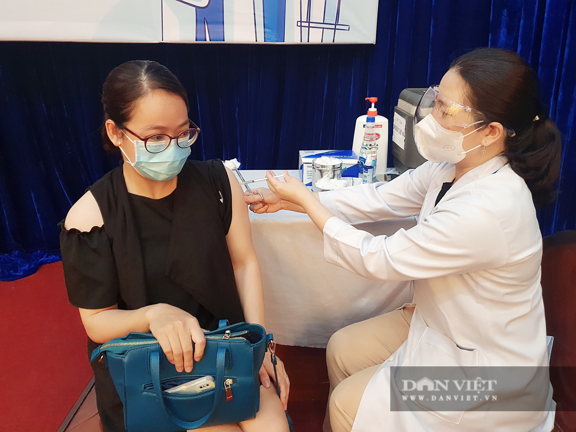 Rao bán vaccine Covid-19 giả, coi chừng lãnh án chung thân hoặc tử hình - Ảnh 1.