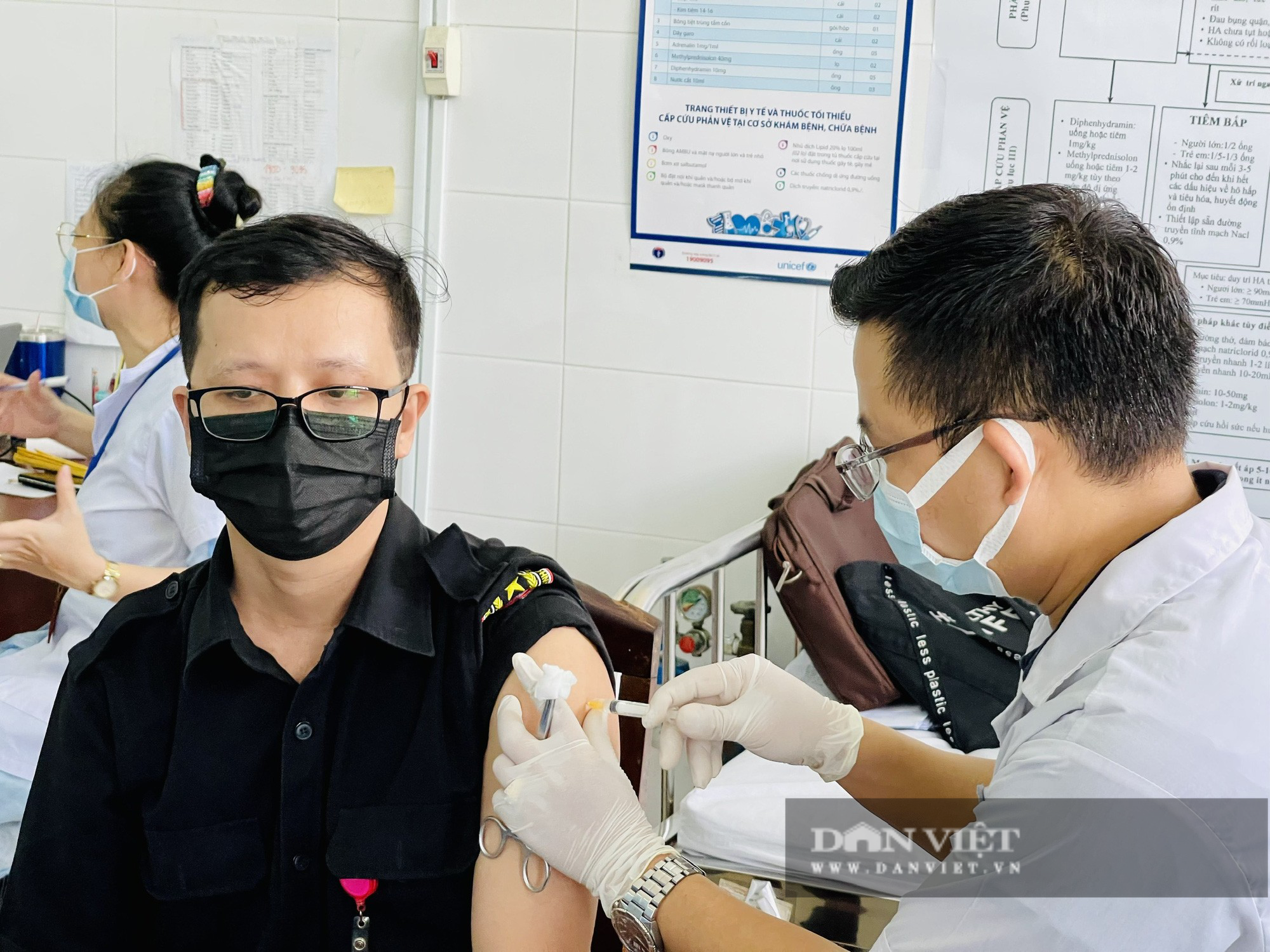 Bình Dương cấm chợ tự phát, lên phương án tiêm vaccine cho 1,4 triệu người - Ảnh 4.
