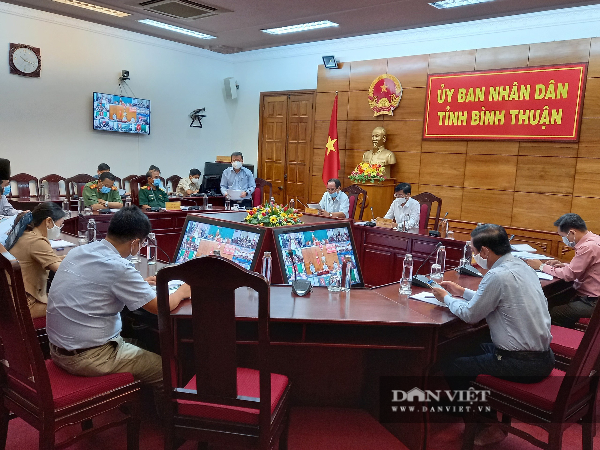 Một bác sỹ khoa sản nghi nhiễm Covid-19, tỉnh Bình Thuận khẩn cấp ngăn chặn - Ảnh 3.