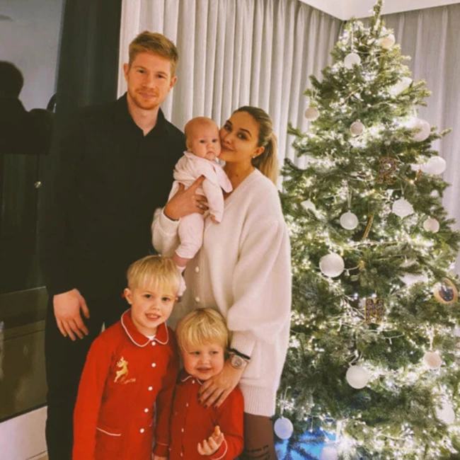 Chuyện tình của Kevin De Bruyne và mối thù với Thibaut Courtois - Ảnh 2.
