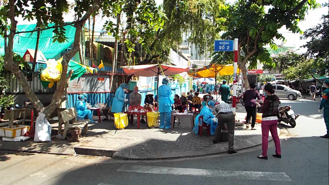 TP.HCM: 10 ca nghi nhiễm mới, dỡ phong tỏa Trung tâm hạ tầng mạng miền Nam - Ảnh 1.