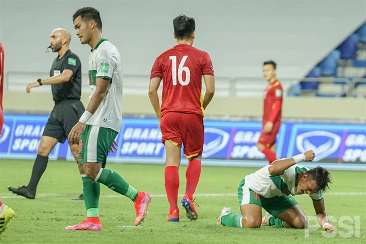Nhận mưa gạch đá, Indonesia đổ tại ĐT Việt Nam… quá mạnh - Ảnh 1.