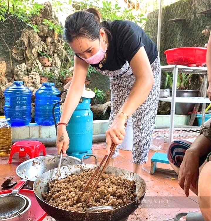 Người dân Quảng Bình làm ruốc thịt, gom nông sản, hải sản gửi TP. Hồ Chí Minh chống dịch Covid-19 - Ảnh 2.