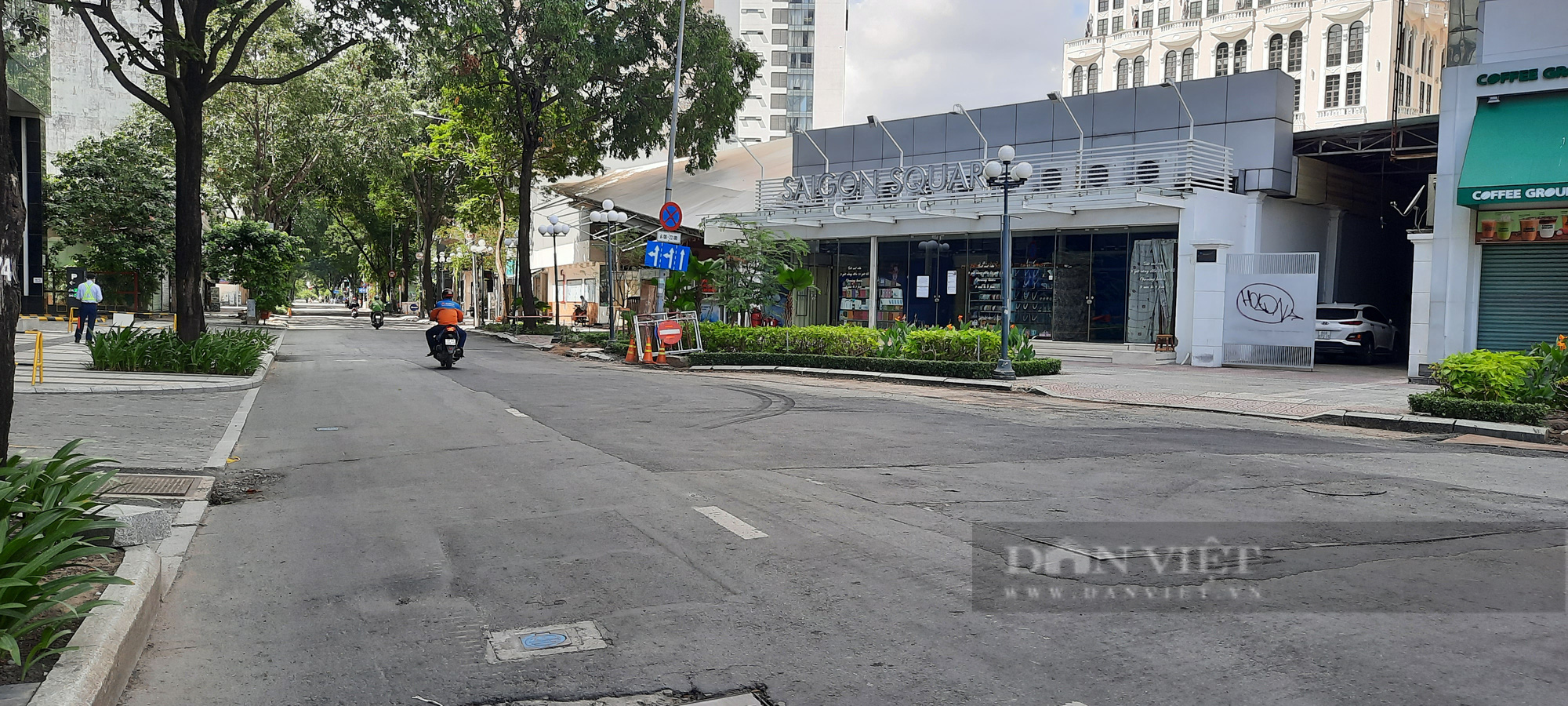 ẢNH: Đường sá tại TP.HCM vắng lặng… đến “lạnh người” để cùng phòng chống Covid-19 - Ảnh 15.