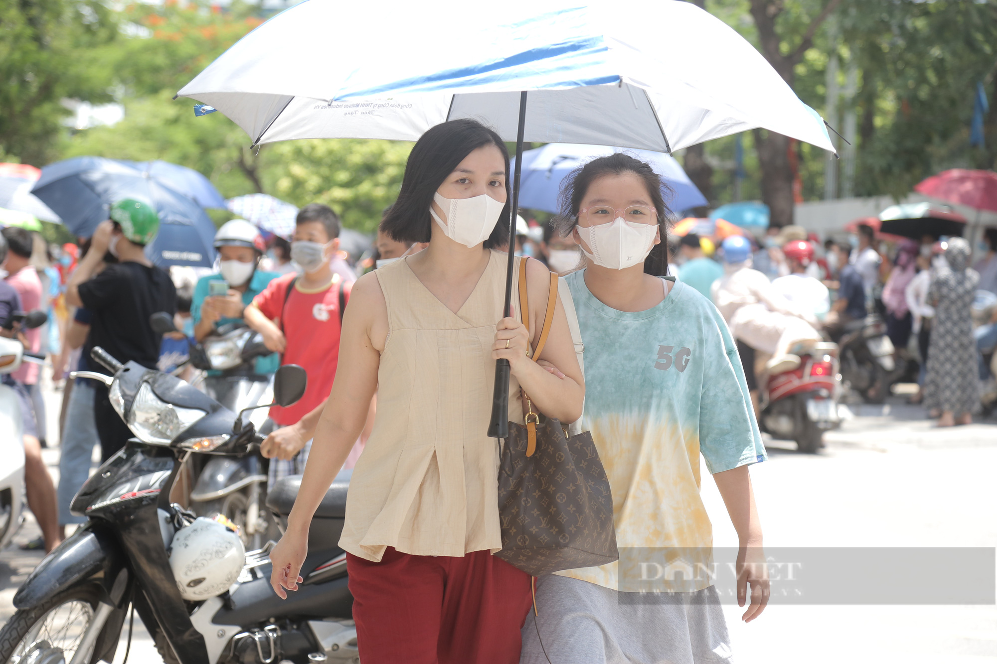 Phụ huynh 2 ngày liền đưa con thi vào lớp 6 trường &quot;hot&quot;: &quot;Con tôi thi tới 6 trường&quot; - Ảnh 7.