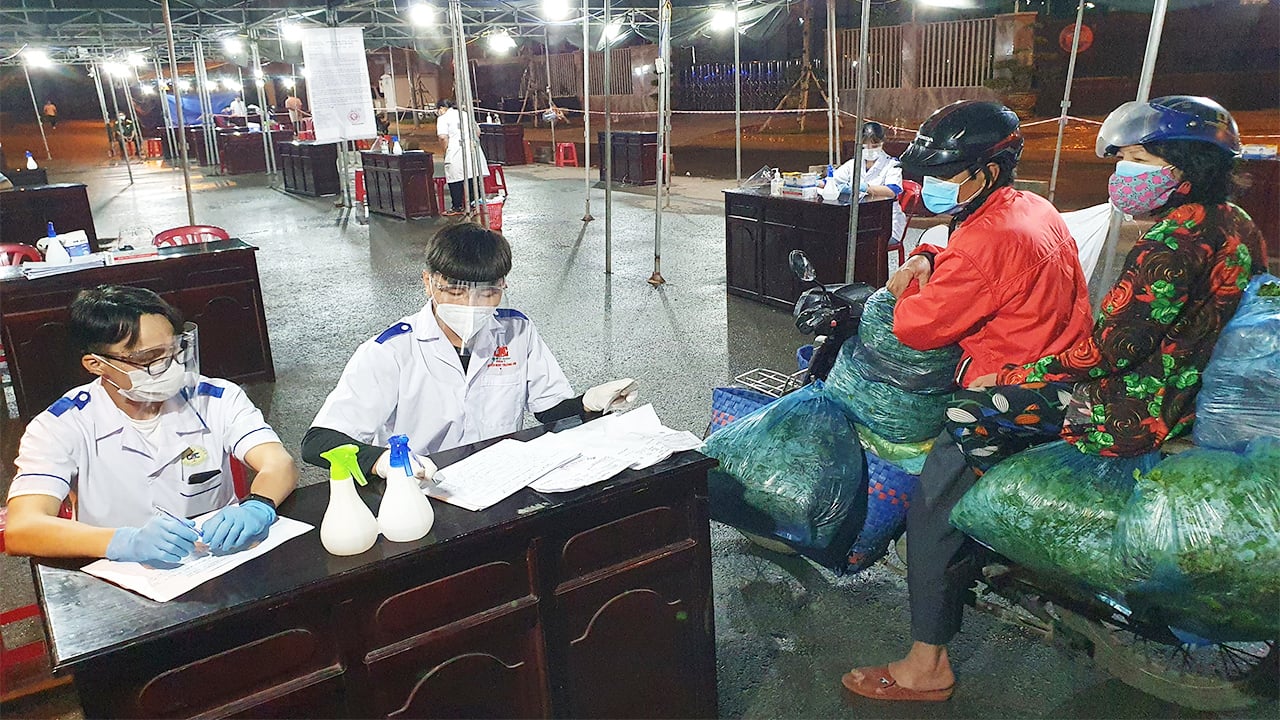 Cần Thơ: Sở Y tế đề xuất giãn cách xã hội quận Ninh Kiều và Cái Răng - Ảnh 1.